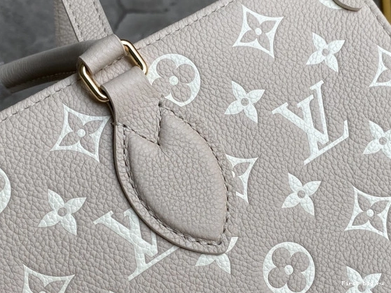 First bag ru MM ONTHEGO LOUIS VUITTON 0813